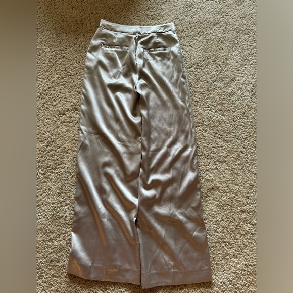 House of CB Alivia Loose Fit Trousers Pants in Silver size XS - Picture 6 of 7